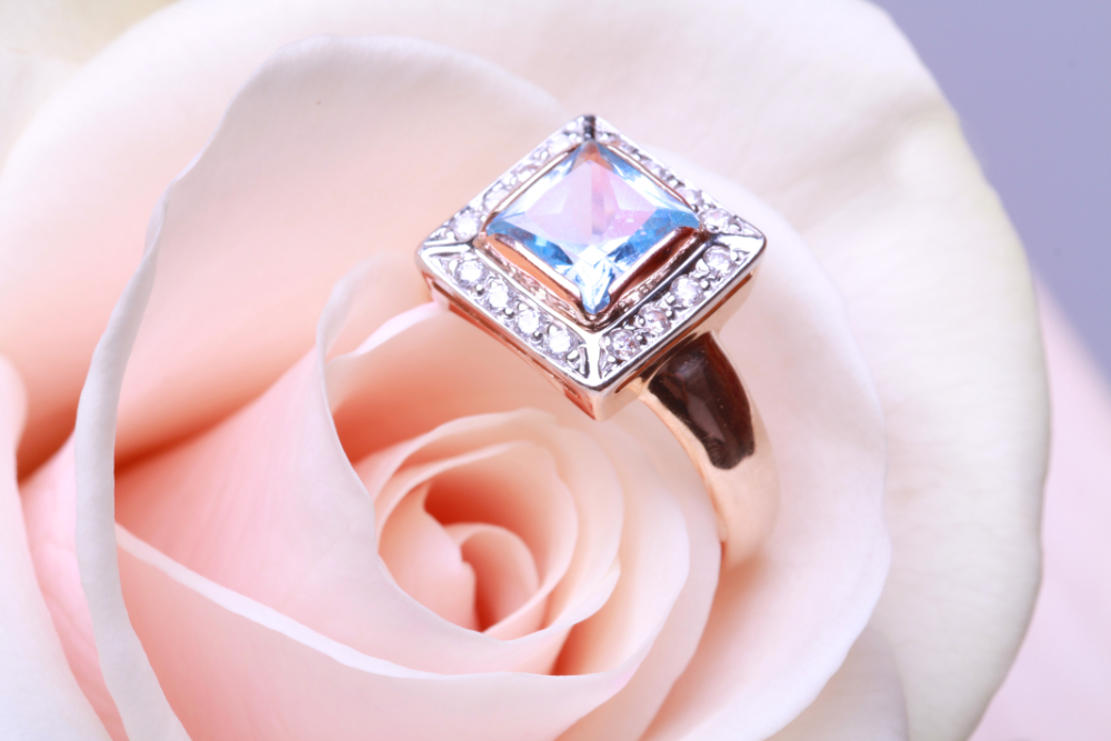 choosing diamond shape for engagement ring